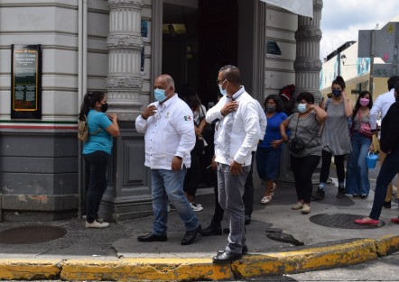 El Secretario de Gobierno, Eric Cisneros Burgos, acudió a las oficinas del SAT a realizar su trámite de su Firma Electrónica, misma que es necesaria para diversos trámites, entre ellos la obtención de la Cédula Profesional. 
