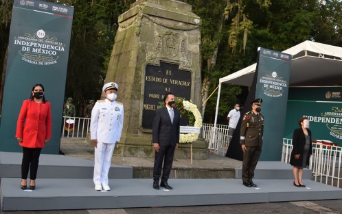 El Gobernador Cuitlahuac Garcia acompañado de las presidenta del poder Judicial , del Congreso del Estado y mandos militares encabezó la guardia de Honor al padre de la Patria don Miguel Hidalgo y Costilla.
