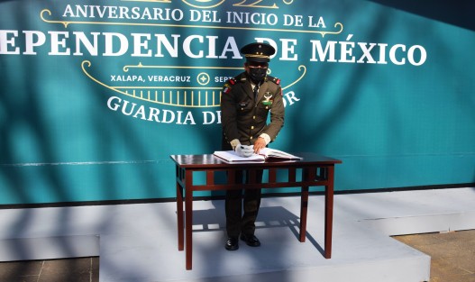 Entre las autoridades que este 16 de septiembre rindieron honores ante el monumento al Padre de la Patria, estuvieron los militares del 26 Zona Militar, encabezados por el Comandante  Federico Eduardo Solórzano. 