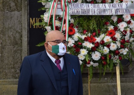 El titular de la Secretaría de Salud, Roberto Ramos Alor, encabezó la guardia de honor ante el monumento a Miguel Hidalgo. 