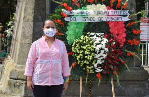 La Secretaría de Turismo del Estado, encabezada por Xóchitl Arbesú Lago, rindió Guardia de Honor ante la figura de Miguel Hidalgo.