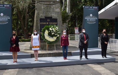 La Secretaría de Protección Civil, encabezada por Guadalupe Osorno Maldonado, rindió Guardia de Honor ante la figura de Miguel Hidalgo. 