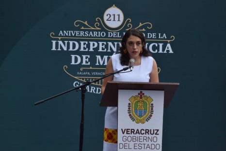 La Secretaría de Protección Civil, encabezada por Guadalupe Osorno Maldonado, rindió Guardia de Honor ante la figura de Miguel Hidalgo. 