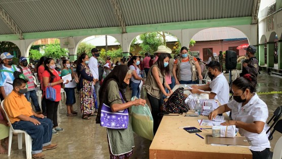 El funcionario comentó que avanza a buen ritmo la entrega para reparar viviendas que resultaron afectadas y para los productores del campo. Además, el funcionario agregó que se censó en tiempo récord a la población gracias a la coordinación entre Servidores de la Nación, Sembradores de Vida, Jóvenes Construyendo el Futuro, Ejército y personal de Bienestar.

