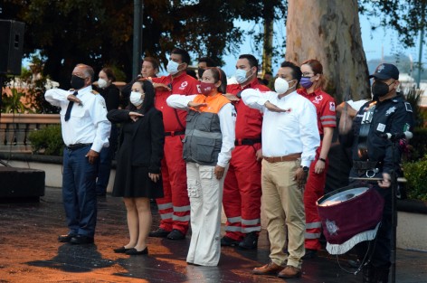 Presentes en la ceremonia, representantes de los cuerpos de auxilio a la población. 