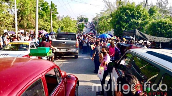Todo parece indicar que en Poza Rica, se están chingando el dinero de los damnificados por el huracán Grace, pues luego de verificar sus datos en un filtro, en otro les vuelven a checar sus datos, pero, oh sorpresa, ellos tienen otros datos. 