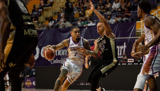 Luego de no conocer la victoria desde su regreso a la LNBP, Halcones de Xalapa obtuvo este domingo su primer triunfo contra Dorados de Chihuahua por marcador 68 - 73. 
