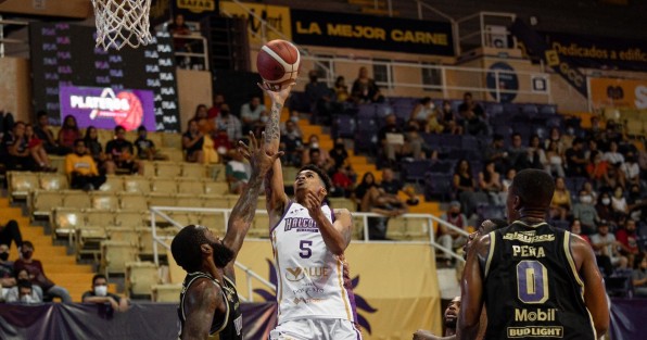 Luego de no conocer la victoria desde su regreso a la LNBP, Halcones de Xalapa obtuvo este domingo su primer triunfo contra Dorados de Chihuahua por marcador 68 - 73. 