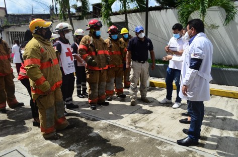 La dirección del hospital de esta ciudad en coordinación con grupos de emergencia llevaron a cabo un simulacro de sismo en donde fueron evacuadas las personas que se encontraban en el interior, en un tiempo considerado como bueno.

