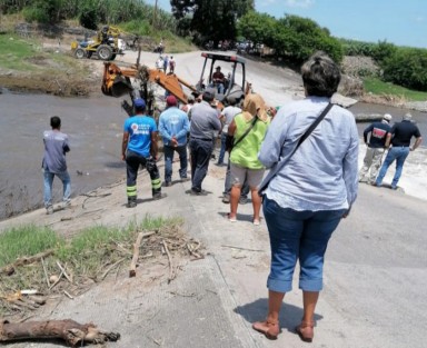 Familiares del señor Antonio, se plantaron en Plaza Lerdo para solicitar auxilio de las autoridades para localizarlo, luego de que desapareciera al intentar cruzar el río con su moto en la comunidad Real del Monte, municipio de Úrsulo Galván desde el pasado 12 de septiembre, pues a la fecha no lo localizan. 