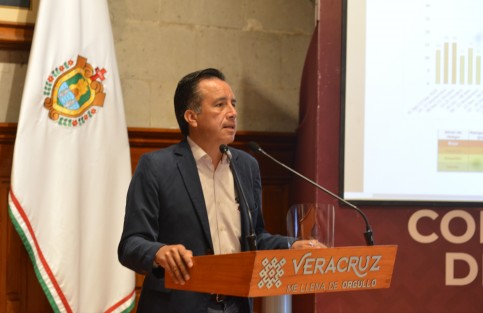 El Gobernador Cuitláhuac García Jiménez, llamó a la población a no bajar a guardia en las medidas de prevención contra contagios de COVID-19, luego de que se ha anunciado el paso de la entidad a semáforo amarillo.