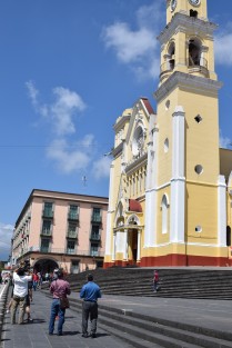 Como se anunció, a las 12:00 horas de este lunes, las campanas de las iglesias y capillas de la Arquidiócesis de Xalapa repicaron en señal de duelo al cumplirse dos meses de la despenalización del aborto en el estado.