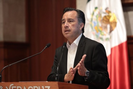 El Gobernador Cuitláhuac García dio a conocer que durante la  Mesa de Coordinación para la Construcción de la Paz, la titular de la FGE informó que se ha iniciado una investigación contra el chofer del vehículo que provocó el accidente de ayer en el bulevard Xalapa -Banderilla, que dejó como saldo 16 heridos y 3 fallecidos.