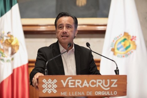 El Gobernador Cuitláhuac García dio a conocer que durante la  Mesa de Coordinación para la Construcción de la Paz, la titular de la FGE informó que se ha iniciado una investigación contra el chofer del vehículo que provocó el accidente de ayer en el bulevard Xalapa -Banderilla, que dejó como saldo 16 heridos y 3 fallecidos.