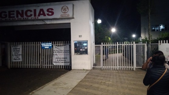 Familiares de un matrimonio y su bebé, lesionados en el accidente del autobús si frenos, solicitan el apoyo de la sociedad para cubrir los gastos médicos de su atención en el CAE, para lo cual da el número celular 2791107540.