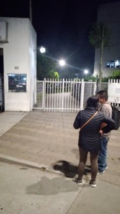 Familiares de un matrimonio y su bebé, lesionados en el accidente del autobús si frenos, solicitan el apoyo de la sociedad para cubrir los gastos médicos de su atención en el CAE, para lo cual da el número celular 2791107540.