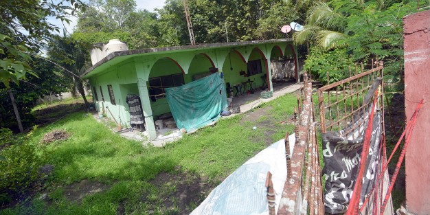 Desde hace 12 días el cadáver de una persona se encuentra dentro de las instalaciones del taller Los Chilangos, sucursal Ídolos, de la congregación El Tesoro, municipio de Actopan, sin ser levantado por Servicios Periciales. 