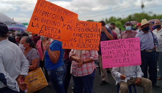  Afiliados al Movimiento de Resistencia Civil, convocados por su líder,  Francisco Fernández Morales,  se concentran en la carretera federal de Cerro Gordo para bloquearla en protesta por las tarifas de luz y exigir una reducción. 