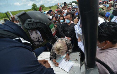 En punto de las 2 de la tarde quedó abierta la circulación de la autopista Xalapa - Veracruz. La CFE se comprometió a suspender los cortes de energía eléctrica en tanto se instala la mesa de diálogo, para lo cual se firmó una minuta por parte de los quejosos y representantes de CFE y del gobierno del estado.
