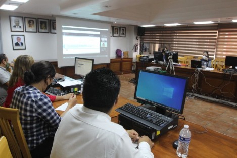 La Secretaría de Educación de Veracruz (SEV) avanza en la adjudicación de espacios a docentes en todo el estado, por ello, durante los días 22 y 23 de septiembre ofertó 433 vacantes: 412 en Educación Básica y 21 para Media Superior.