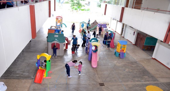 Cabe señalar que el Centro de Atención Infantil 01, a cargo de la LEP, Grecia Irene Blancas Tejeda, es tomado como ejemplo a nivel nacional para otros, por el excelente desempeño de su personal y sus magnificas instalaciones.