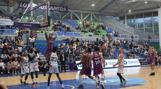 El equipo de básquetbol Halcones de Xalapa no logró su segundo triunfo en casa y perdió ante Leñadores de Durango en tiempo extra, con un marcador 87-90 en el Nido del Halcón. 