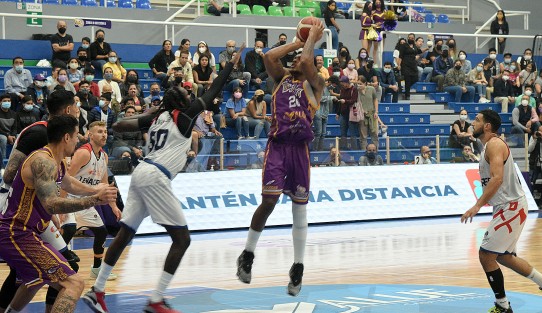 El equipo de básquetbol Halcones de Xalapa no logró su segundo triunfo en casa y perdió ante Leñadores de Durango en tiempo extra, con un marcador 87-90 en el Nido del Halcón. 