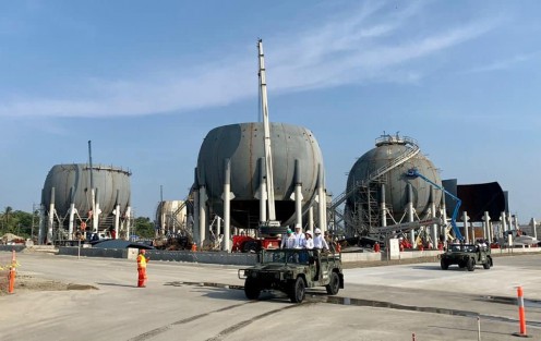 Este domingo, el Presidente de la República, Lic. Andrés Manuel López Obrador,  realizó un recorrido de supervisión en la refinería  Lázaro Cárdenas de Minatitlán. Lo acompañó  Rocío Nahle, Secretaria de Energía. 