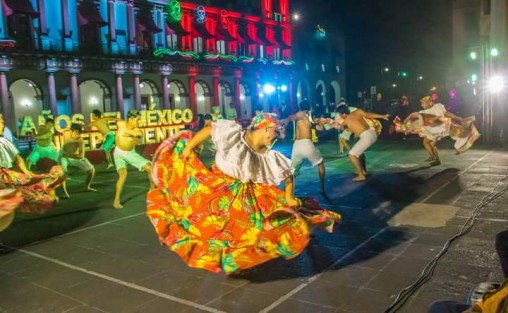 Con la puesta en escena <em>Tratados de Córdoba, el musical</em>, el Ballet de Casa de Cultura de Teocelo y el Ballet Folklórico Juvenil de Veracruz, bajo la dirección del Mtro. Gustavo Tapia, se presentaron en la Plaza Sebastián Lerdo de Tejada de la Ciudad de Xalapa, Ver., acompañados del grupo Yolpaki y la inconfundible voz de Geraldine Pedroza, dirigidos por el Mtro. José Luis Calderón Padilla, 


