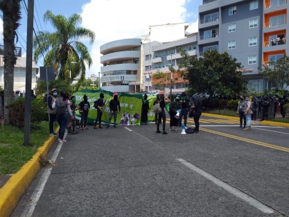 Grupos feministas marcharon desde el Monumento a la Madre, hasta el  viaducto, para conmemorar  el Día Internacional de la Acción Global para el Acceso al Aborto Legal y Seguro.  