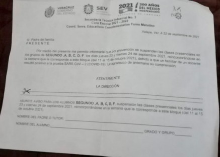 Recientemente algunos grupos suspendieron las clases presenciales debido a que un maestro reportó tener un familiar contagiado, por lo que se informó a los alumnos de la medida. 