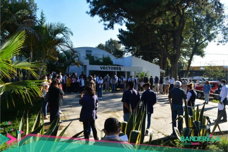 La Dirección de Protección Civil del Ayuntamiento de Banderilla prestó apoyo a la Jurisdicción Sanitaria número V para la realización de un Simulacro de Evacuación en caso de Sismo. Sin duda, la colaboración interinstitucional a favor de la cultura de la protección civil, es imprescindible, y en Banderilla damos cuenta de ello.