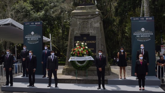 La Coordinación General de Comunicación Social del Gobierno del Estado de Veracruz, montó guardia de honor ante el monumento al Padre de la Patria, en este el último día del Mes de la Patria.