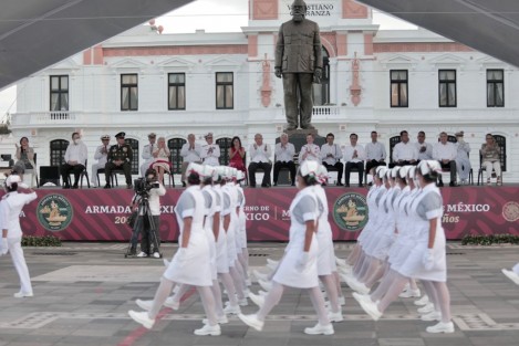 El presidente de la República, Andrés Manuel López Obrador, atestiguó el desfile naval militar que abrió las celebraciones por los 200 años de la Armada de México.Comunicación Social / Gobierno del Estado