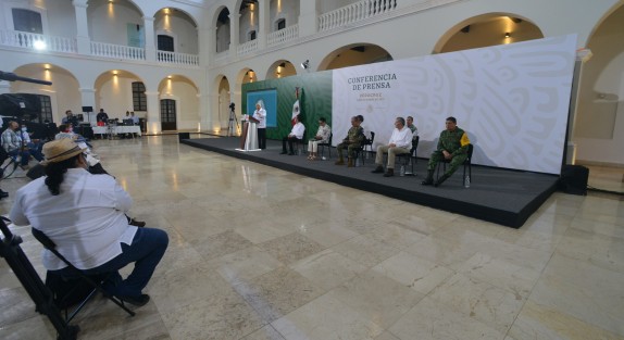 Este martes el Presidente Andrés Manuel López Obrador ofreció su conferencia de prensa en la ciudad de Veracruz, en donde se encuentra con motivo de la celebración del 200 Aniversario de la Armada de México.  