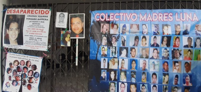 Colectivos de búsqueda de personas se manifestaron en las oficinas de Comisión Ejecutiva Estatal de Atención Integral a Víctimas de Veracruz,  acusando que el Secretario de Gobierno, estaría intentando colocar personal de su confianza en dicha comisión, sirviendo como <em>orejas</em>