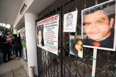 Colectivos de búsqueda de personas se manifestaron en las oficinas de Comisión Ejecutiva Estatal de Atención Integral a Víctimas de Veracruz,  acusando que el Secretario de Gobierno, estaría intentando colocar personal de su confianza en dicha comisión, sirviendo como <em>orejas</em>