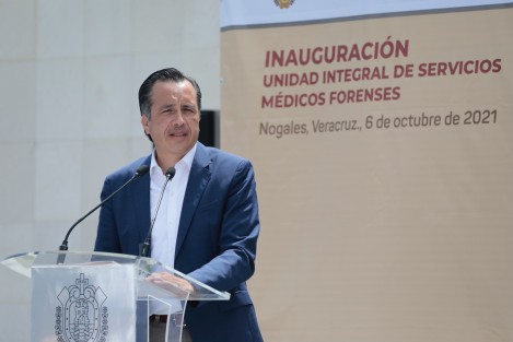 Veracruz no podía quedarse atrás en la procuración de justicia después del legado tan lastimoso en materia de desapariciones; <em>hoy podemos decir que vamos a cumplir con quienes buscan a sus seres queridos</em>, afirmó el gobernador Cuitláhuac García Jiménez al inaugurar la Unidad Integral de Servicios Médicos Forenses en Nogales, Ver..