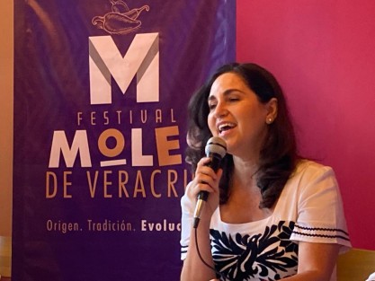 Reiterando que se trata de una iniciativa ciudadana, Dalia Pérez Castañeda, realizadora del evento,  informó que  del 12 al 14 de noviembre en el municipio de Coatepec se llevará a cabo el primer Festival Moles de Veracruz. 