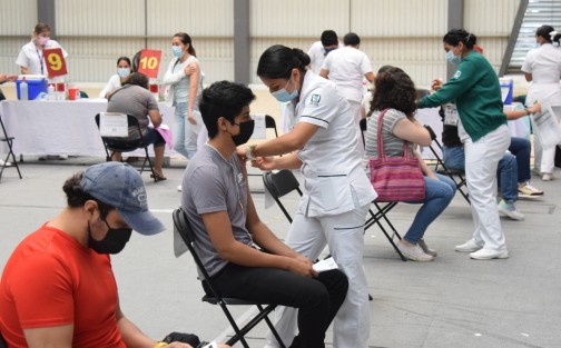 Huerta Ladrón de Guevara, dijo que 754 trabajadores del sector educativo fueron rechazados luego de que pretendieran aplicarse la primera dosis de Pfizer, habiendo sido vacunados con Cansino, por lo que se les acusará con los Secretarios de Educación, federal y estatal.
