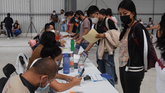 Huerta Ladrón de Guevara, dijo que 754 trabajadores del sector educativo fueron rechazados luego de que pretendieran aplicarse la primera dosis de Pfizer, habiendo sido vacunados con Cansino, por lo que se les acusará con los Secretarios de Educación, federal y estatal.