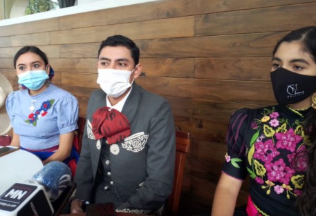 El acceso al Lienzo Charro es gratuito y con el uso obligatorio de cubrebocas. Lo que piden a los asistentes es consumir en el sitio los antojitos que ofrecerán, pues lo que se recaude será para viajar a Aguascalientes, a donde  participarán en un evento. 