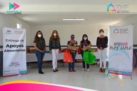 El DIF de Banderilla continuó con la entrega de apoyos alimentarios a padres de familia de escuelas beneficiadas con el programa, una labor que ha sido sostenida durante lo que va de la administración, y que, gracias al H. Ayuntamiento, ha podido mantenerse de manera gratuita para apoyar a quienes más lo necesitan. 