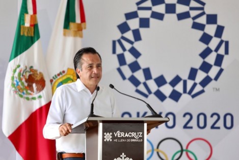 Durante la convivencia con quienes compitieron en el certamen de la CONADE, el Gobernador se comprometió con mujeres canoístas a seguir con la reparación de las carreteras y que así puedan trasladarse en condiciones dignas; <em>disculpa por las carreteras, las vamos a mejorar</em>.