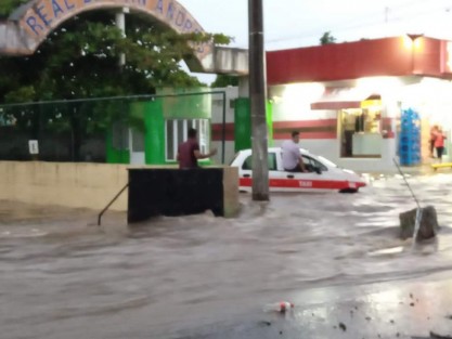 En la zona de Los Tuxtlas, se reportan afectaciones por las lluvias de la noche de este viernes y madrugada de sábado. Esto ha dejado inundaciones, pero también carreteras dañadas, por deslaves y fracturas.