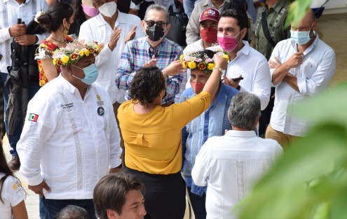 Interior del Museo de Sotavento y Casa de Cultura Narcisa López Quintero, en Otatitlán, Veracruz y presentación del libro Voces de Sotavento. Eventos encabezados por el gobernador Cuitláhuac García Jiménez y el secretario de Gobierno, Eric Cisneros Burgos, a donde llegaron también funcionarios estatales, alcaldes electos y actuales, así como legisladores