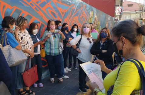 Personal del Jardín de Niños Esperanza Osorio, de Xalapa, tomaron en plantel en rechazo de que la maestra Alejandra Cortés Nadal retome la dirección del plantel; piden que  Yazmin Díaz Zavaleta permanezca en el cargo.  