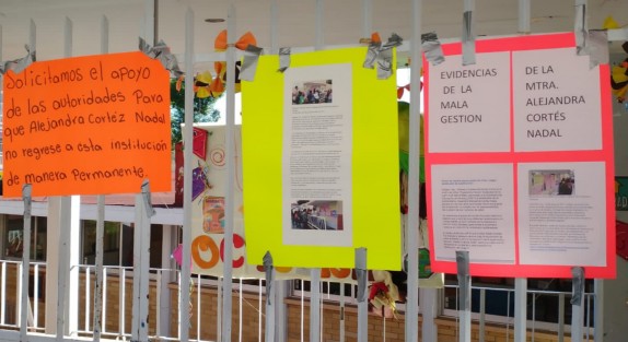 Personal del Jardín de Niños Esperanza Osorio, de Xalapa, tomaron en plantel en rechazo de que la maestra Alejandra Cortés Nadal retome la dirección del plantel; piden que  Yazmin Díaz Zavaleta permanezca en el cargo.  