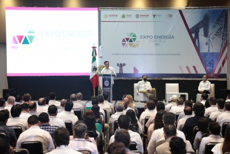 El Gobernador Cuitláhuac García Jiménez inauguró la Expo Energía Veracruz 2021, en la cual durante los próximos tres días participarán ponentes expertos en la materia. 
