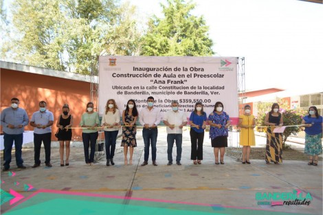 Como parte de una iniciativa sostenida de equipamiento a favor de la infraestructura educativa en Banderilla, Ver.,el alcalde Juan Manuel Rivera González, inauguró en el Jardín de Niños Ana Frank, un aula que colaborará a ampliar los espacios de atención y a seguir cumpliendo con los protocolos de sana distancia durante este regreso a clases presenciales.